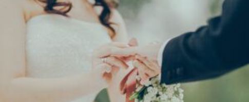 exchanging wedding rings