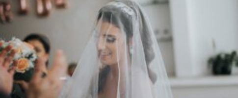 Wearing a veil at a wedding