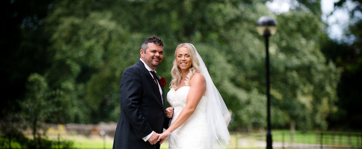 bride and groom outdoor wedding photography