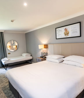 Eastwood Hall - bedroom - family room