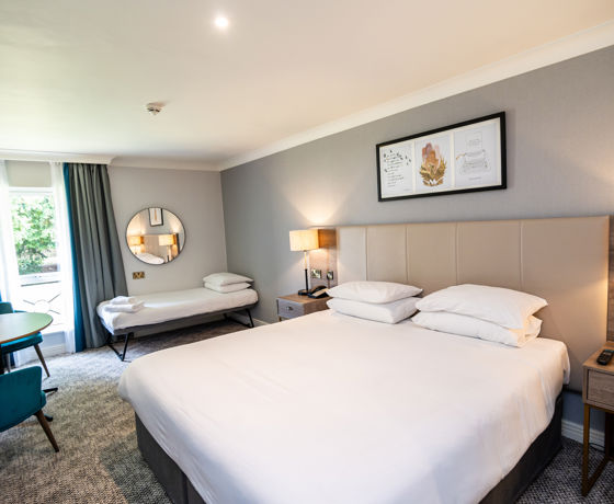 Eastwood Hall - bedroom - family room