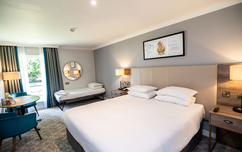 Eastwood Hall - bedroom - family room