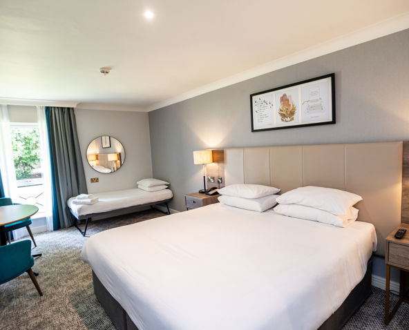 Eastwood Hall - bedroom - family room