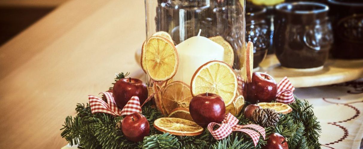 christmas-wedding-centrepiece-ideas-inline-2.jpeg