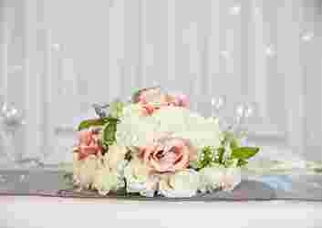 Who-sits-where-at-a-wedding-reception