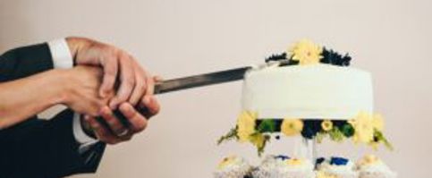 cutting the wedding cake