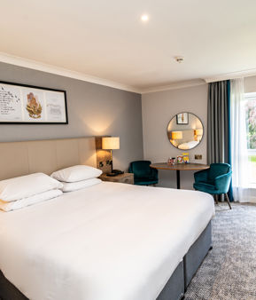 Eastwood Hall - bedroom - superior