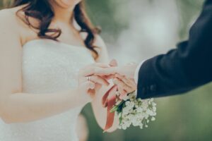 exchanging wedding rings